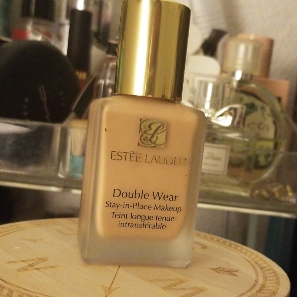 Estee Lauder Double Wear Foundation in 2C1